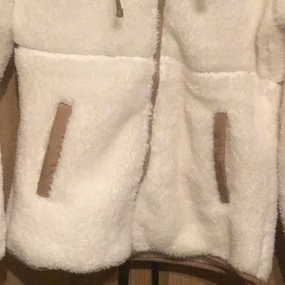 Women’s Reebok Sherpa Jacket - Picture 3 of 6